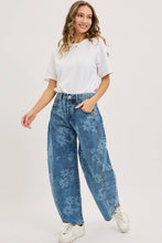 Load image into Gallery viewer, Floral Print Denim Barrel Jean
