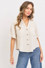 Load image into Gallery viewer, Linen Blend Button Down Top
