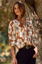 Load image into Gallery viewer, Floral Printed 3/4 Sleeve Blouse
